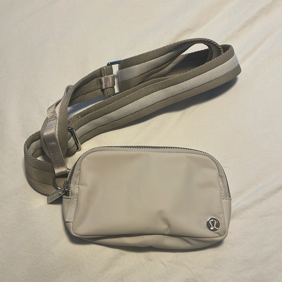 Lululemon Everywhere Crossbody Bag - Picture 2 of 3